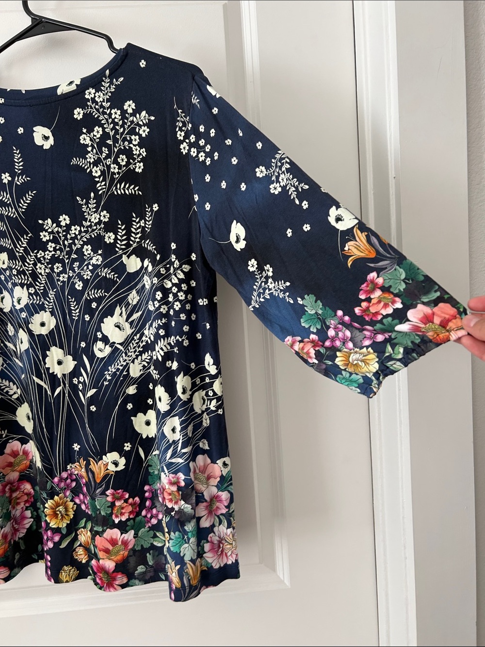 Johnny Was Women’s Navy Floral Print Tunic Top - Picture 5 of 5